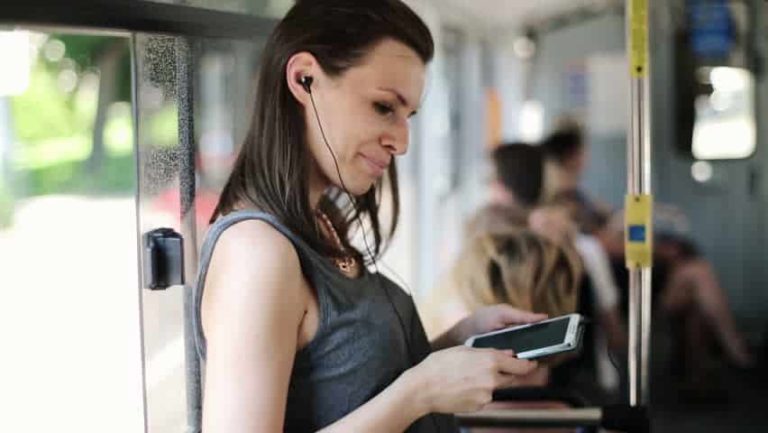 What are the advantages of a self-help CBT course?